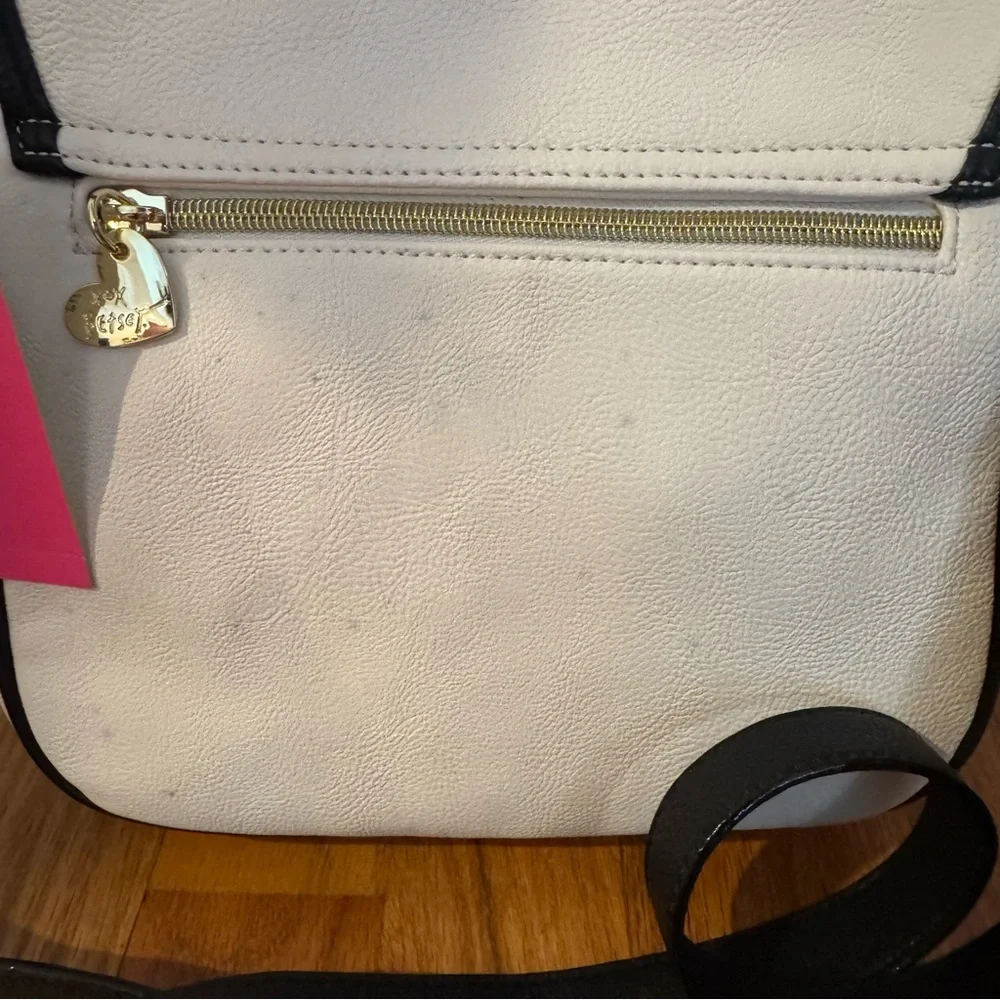 Betsey Johnson White and Black Phone Bag - Picture 7 of 7